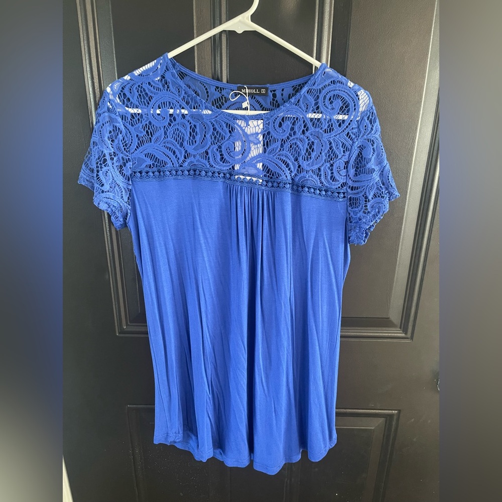 Women’s blue top with lace